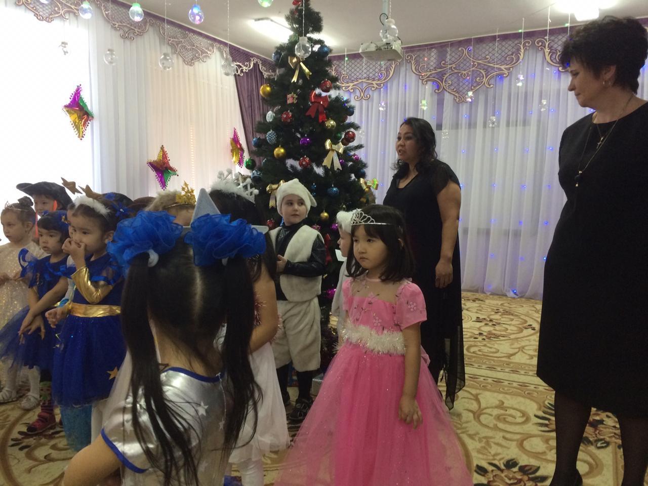 Новогодний утренник.  Старшая группа.